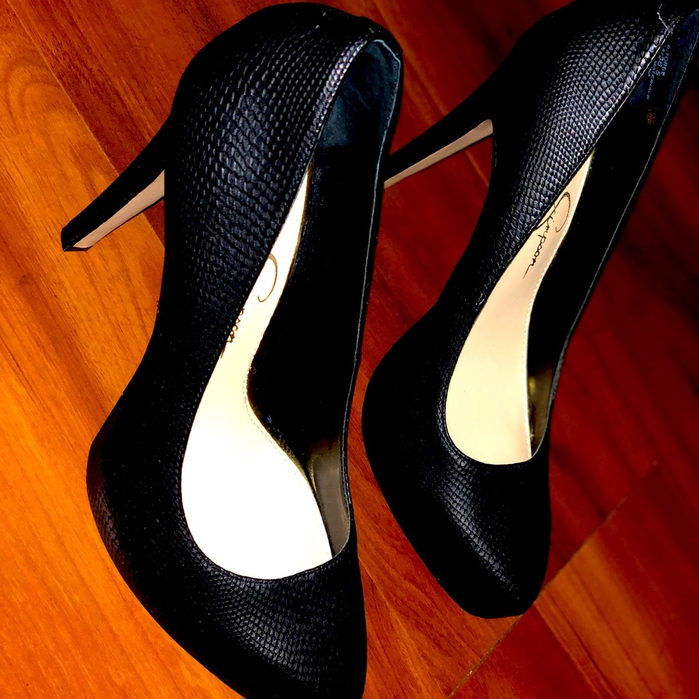 NWOT black heels perfect condition. Didn’t fit me